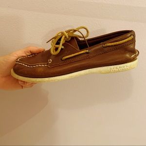 Brown speedy school shoes